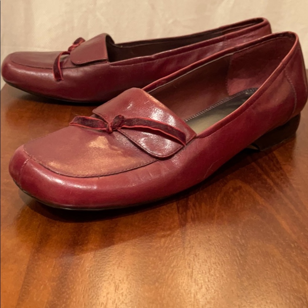 Liz Claiborne red leather slip-on 9M